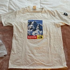Men’s supreme x northface t shirt